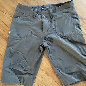 Arc’teryx Parapet Shorts 27” in Grey
